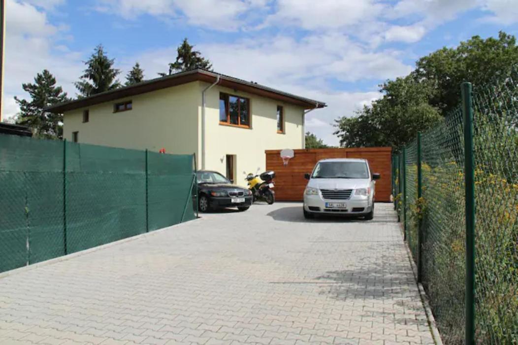 Lovely Apartment, Garden, Parking, Wifi, Netflix Lejlighed